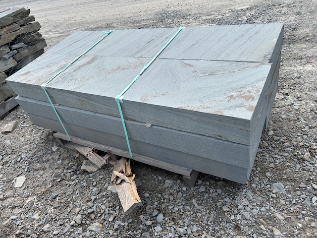 Lot 19: 3 pallets 6" Thermal Bluestone Steps